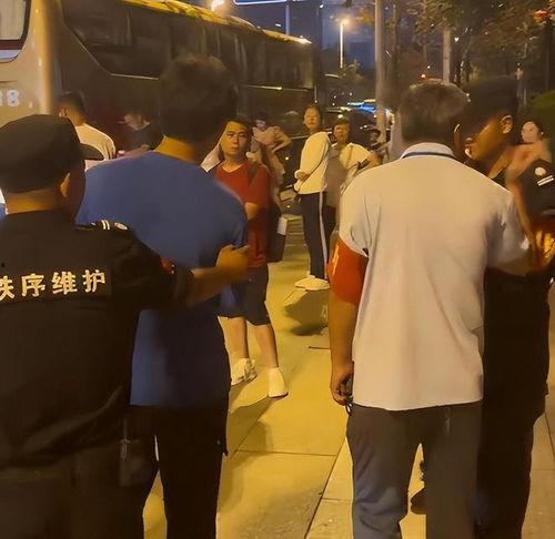 青岛吃瓜网红事件真相揭秘,揭秘背后真相与争议